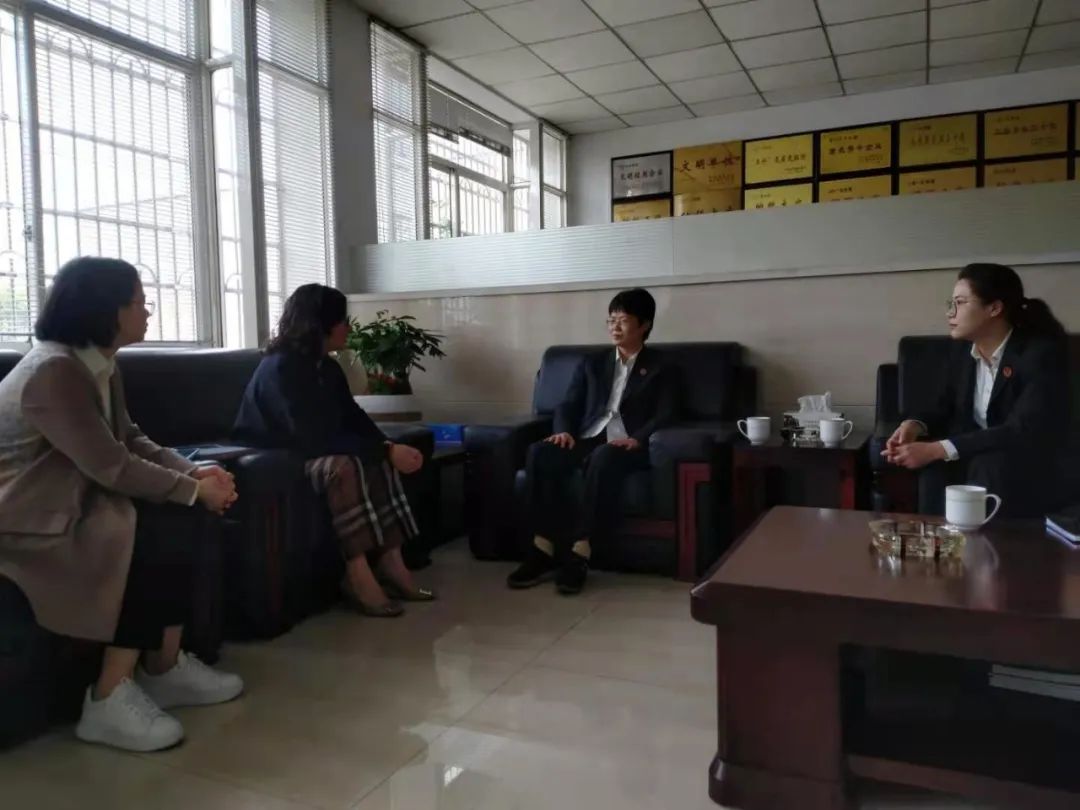 Heltidsdommer Zheng Yuqing og president Du Hangli ved Shengzhou People's Court kom til selskapet vårt for å veilede arbeidet vårt