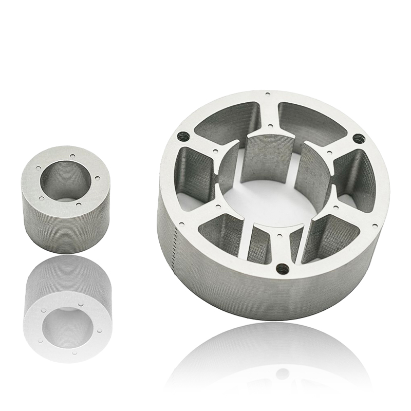 Hvordan samhandler vannpumpemotorens stator og rotorkjerne med kjølesystemer, for eksempel væske- eller luftkjølte hus, for å opprettholde optimal temperaturbalanse under intensiv drift?